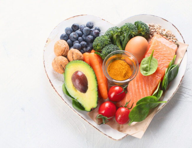 Alimentación para proteger el cerebro y el corazón en mayores de 60 años
